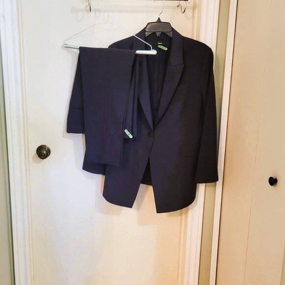 Theory Women's Wool Suit - Blazer & Pants. Navy Blue - Picture 2 of 14